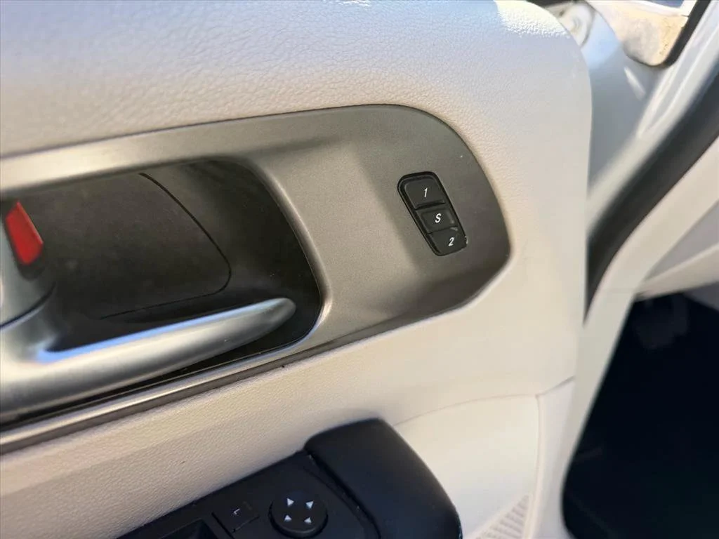 Used 2021 White Chrysler Touring L image 13