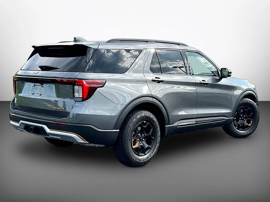 New 2026 Carbonized Gray Metallic Ford Tremor® image 14