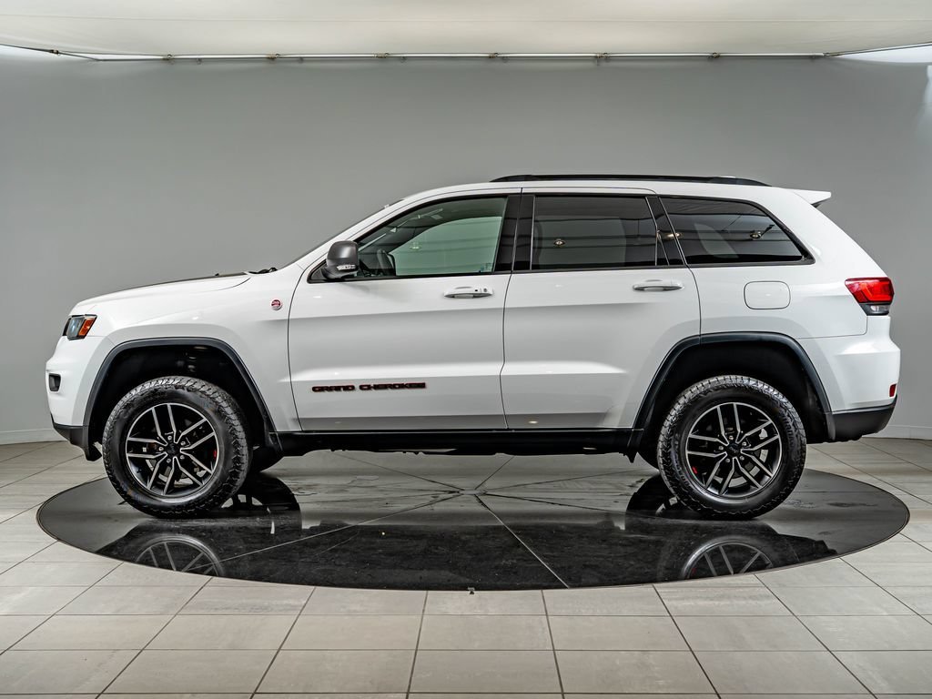 Used 2019 Bright White Clearcoat Jeep Trailhawk image 8