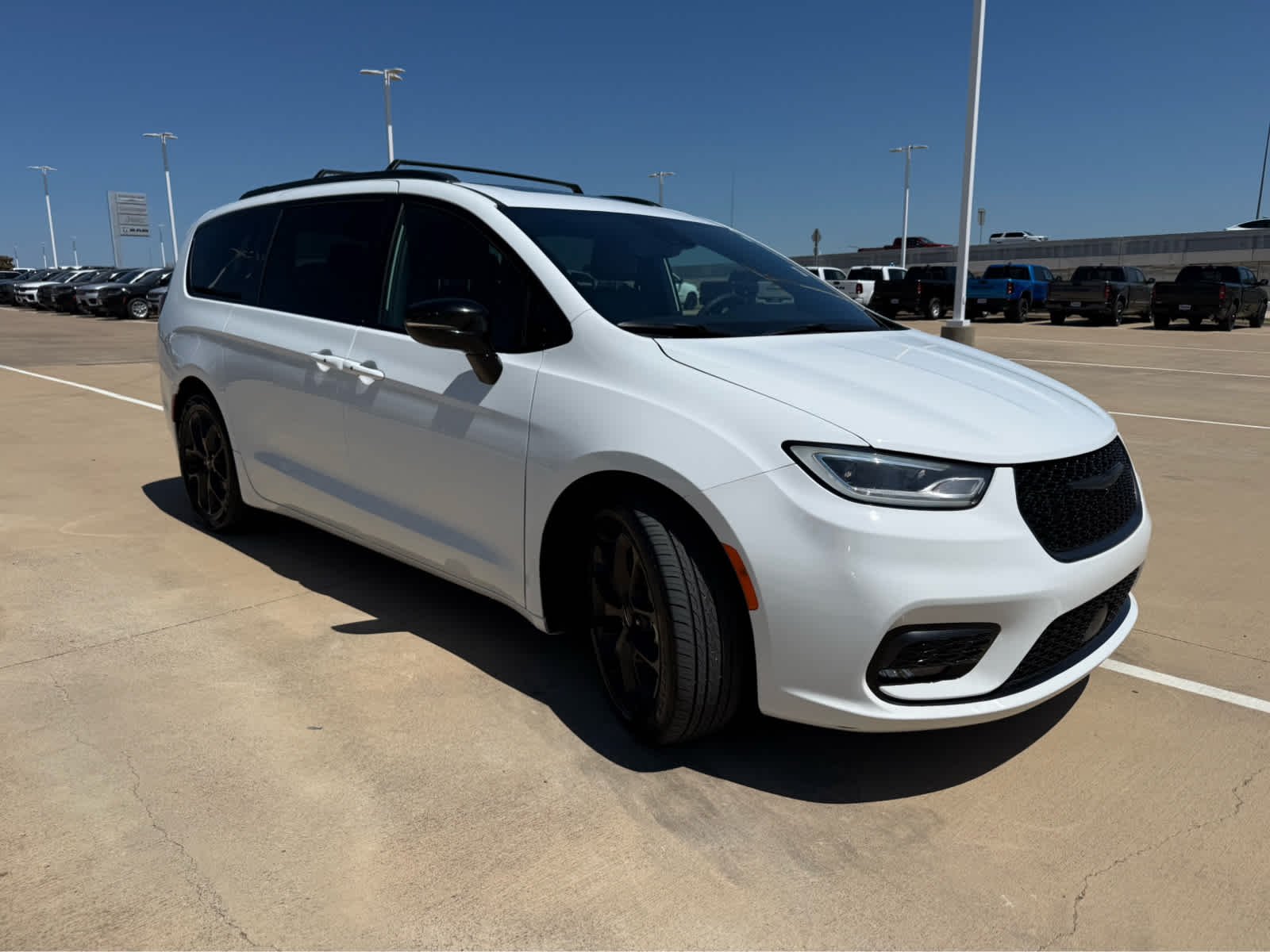 Used 2025 Bright White Clearcoat Chrysler Limited image 4