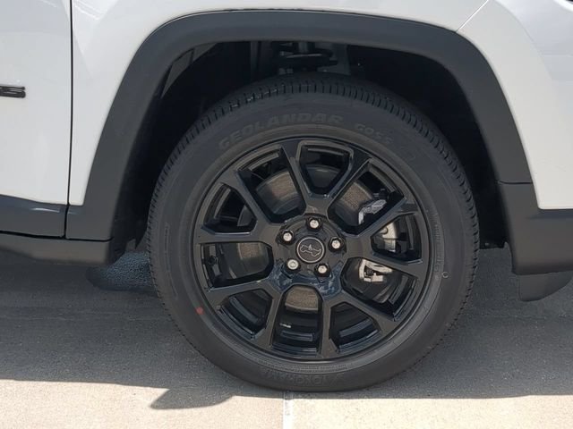 New 2026 Bright White Clearcoat Jeep Latitude image 11
