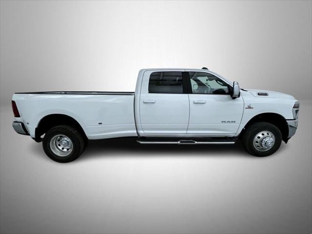 New 2026 Bright White Clear-Coat Exterior Paint RAM LARAMIE image 4