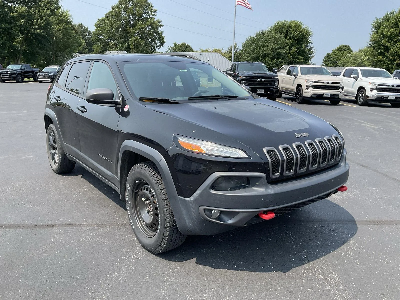 Used 2016 Brilliant Black Crystal Pearlcoat Jeep Trailhawk image 3