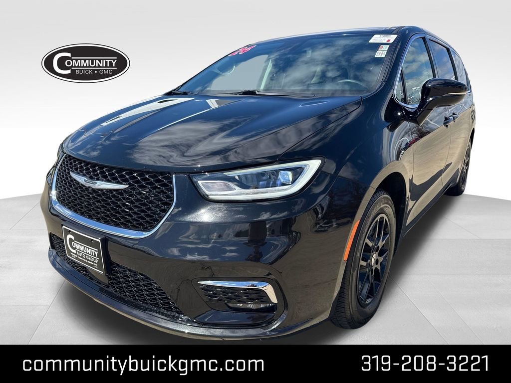 2024 Chrysler Pacifica Touring L's photo