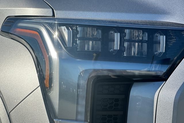 New 2024 Celestial Silver Metallic TOYOTA CAPSTONE image 31