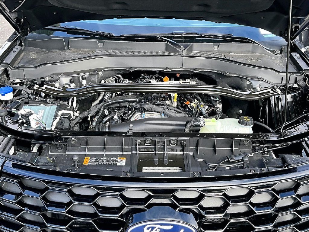 New 2027 Agate Black Metallic Ford ST-Line image 12