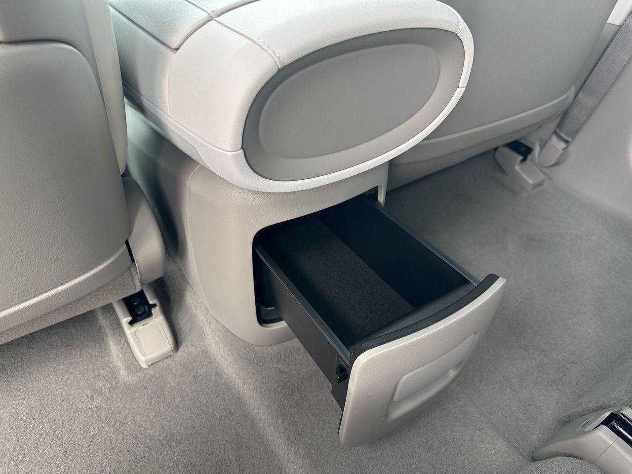 New 2026 Black Hyundai SEL Premium 7P image 18