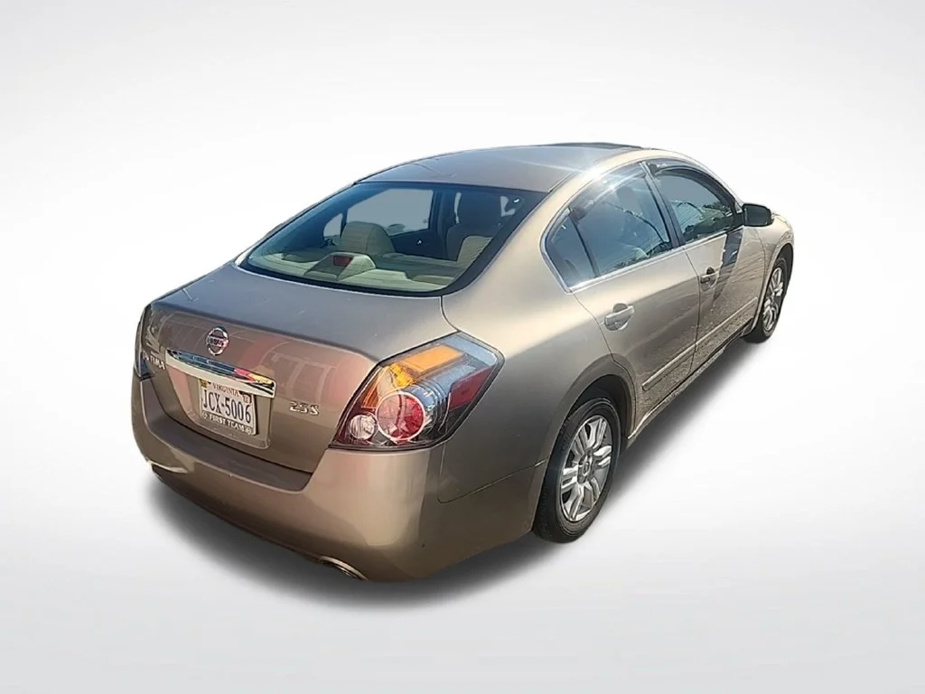 Used 2012 Beige Nissan 2.5 S image 4