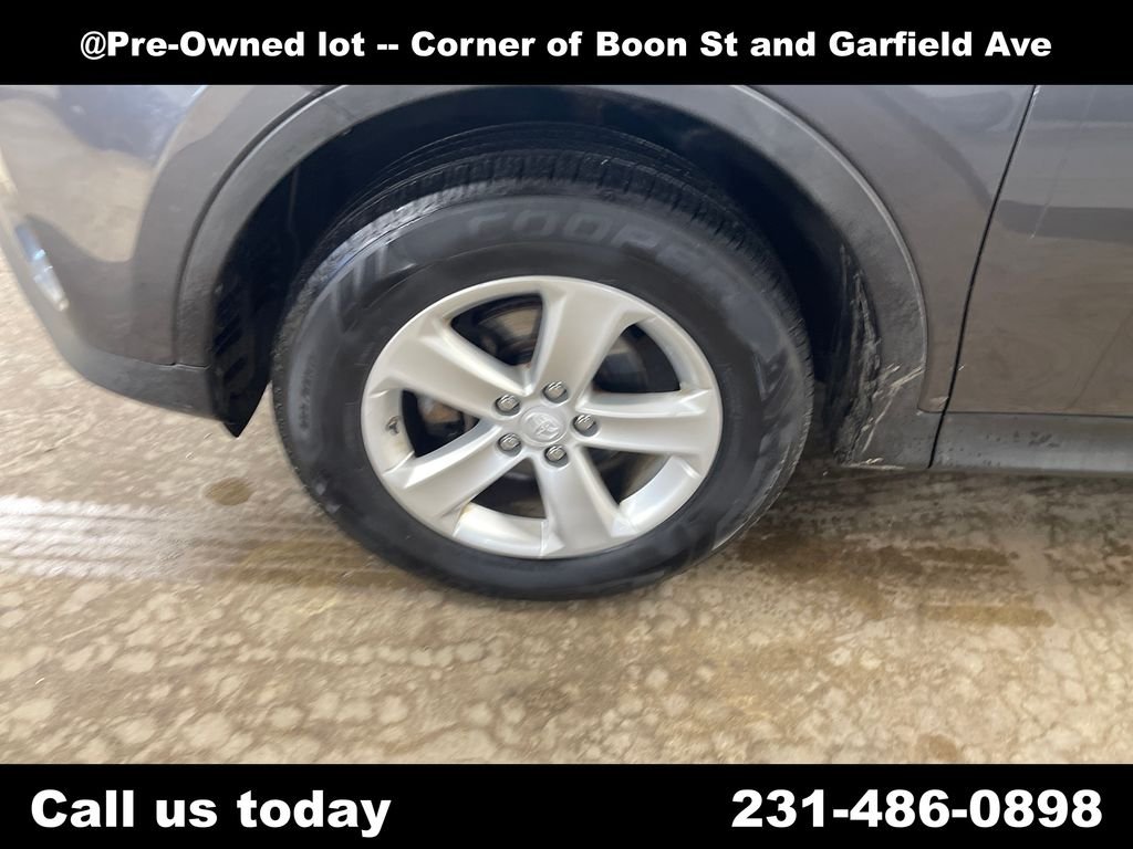Used 2014 Gray Toyota XLE image 11