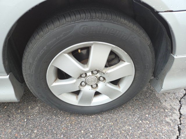 Used 2006 Silver Toyota CE image 22