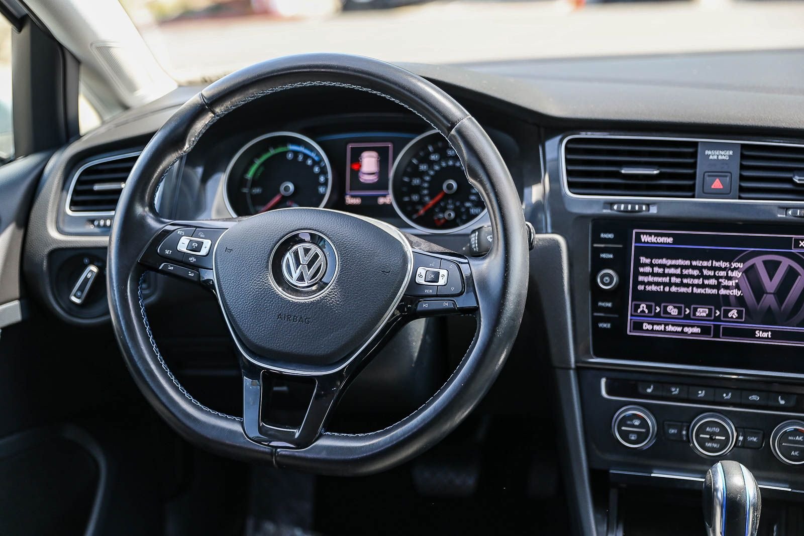Used 2019 Reflex Silver Metallic Volkswagen SE image 16