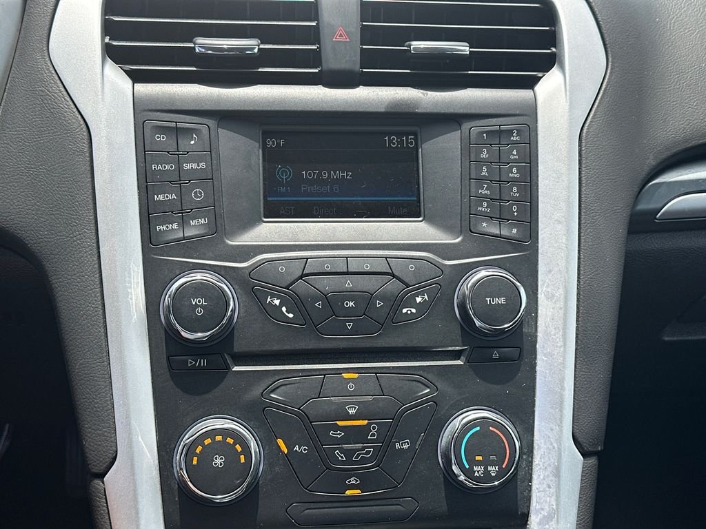 Used 2015 Ingot Silver Ford SE image 27