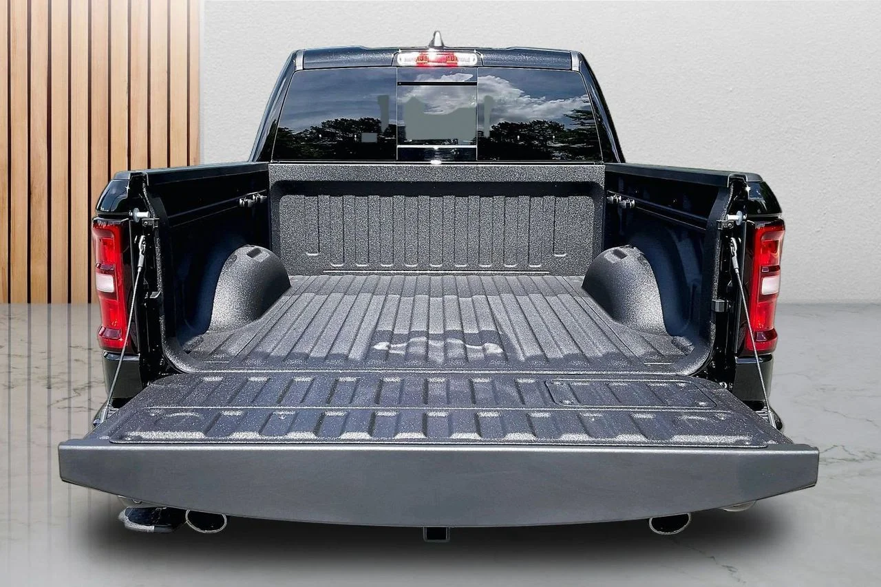 New 2026 Diamond Black Crystal Pearl-Coat Exterior Paint RAM Laramie image 24