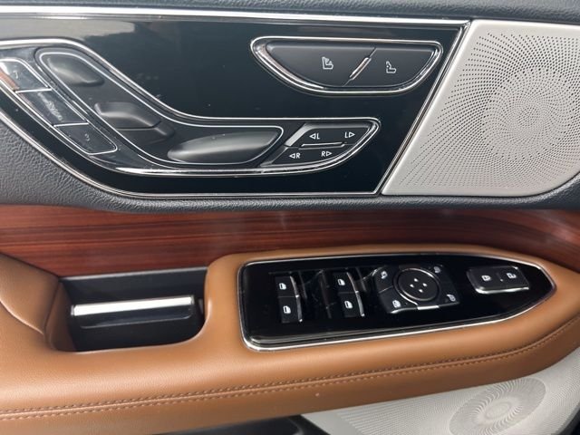 Used 2023 Black Lincoln L Reserve image 16