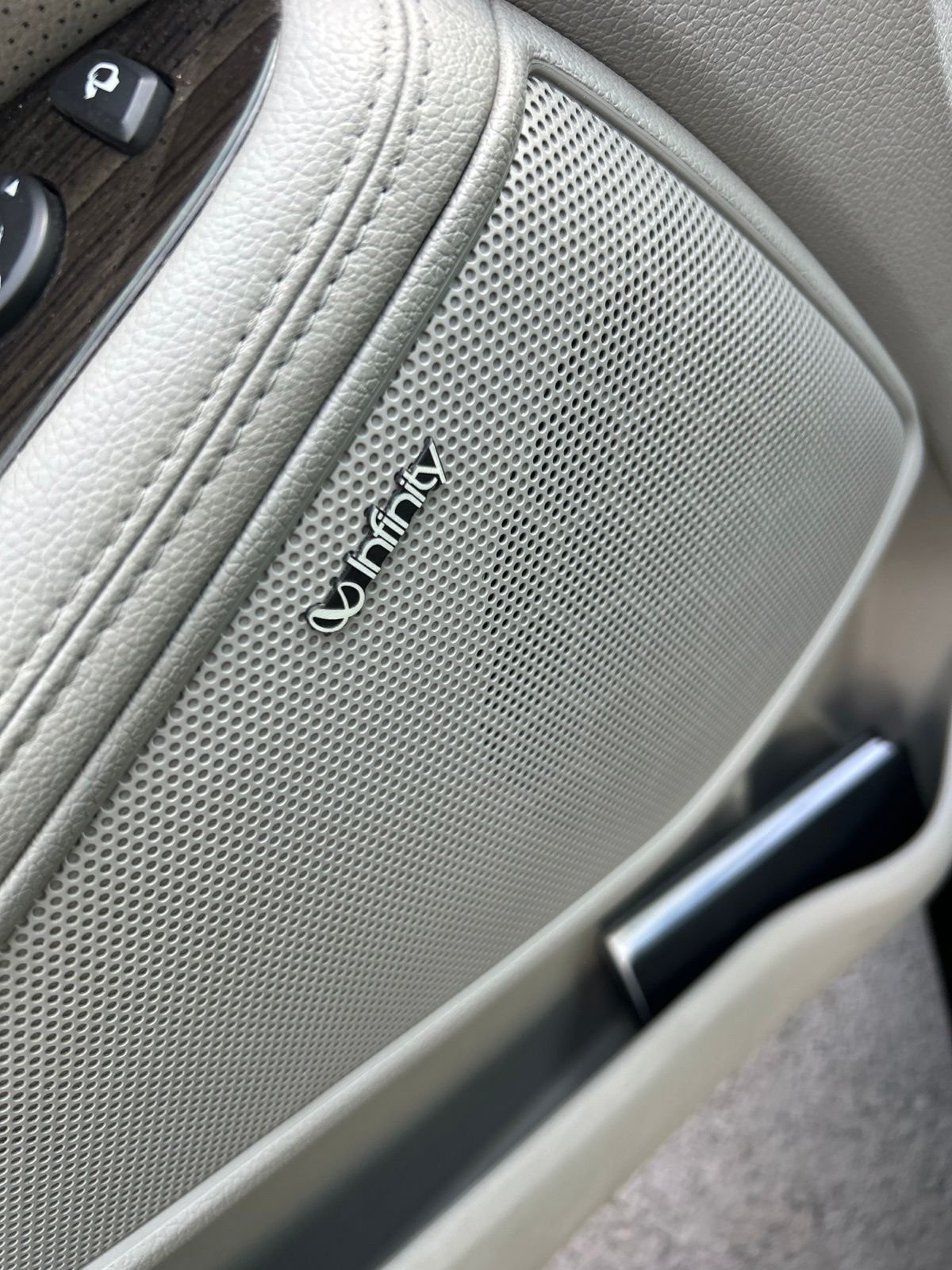 Used 2015 Black Kia EX image 9