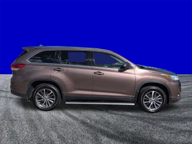 Certified Used 2019 Walnut Toyota XLE image 3