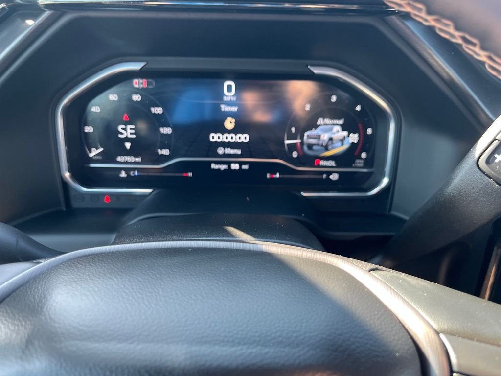 Used 2025 White GMC AT4 image 16