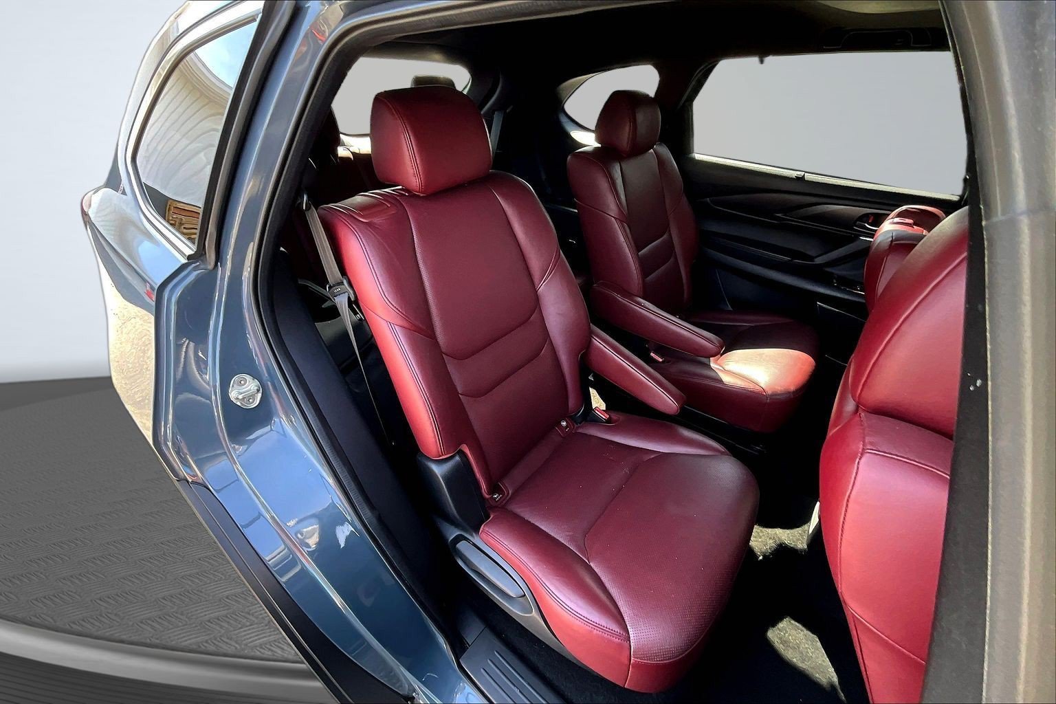 Used 2023 Gray Mazda Carbon Edition image 22