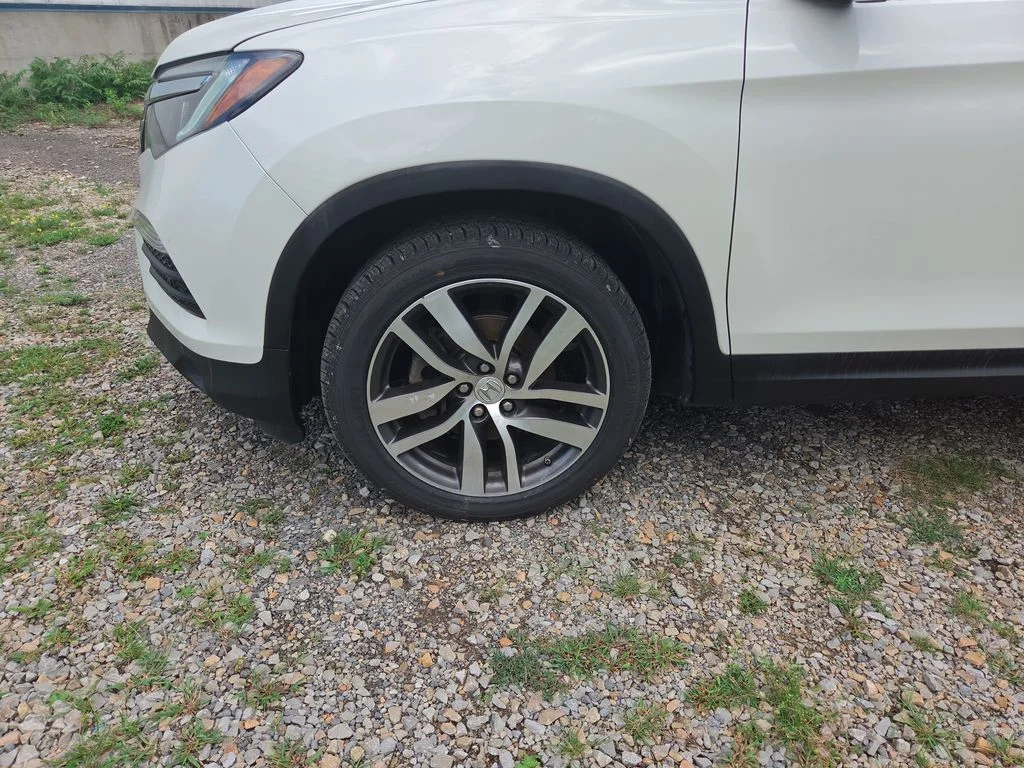 Used 2016 White Honda Touring image 27