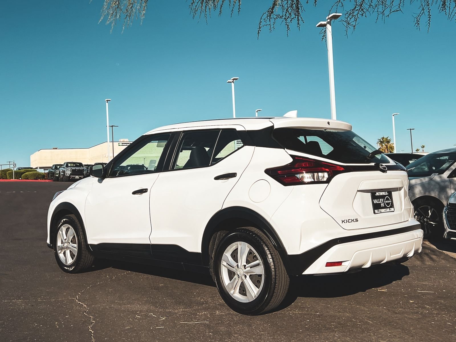 2023 Nissan Kicks S photo 3