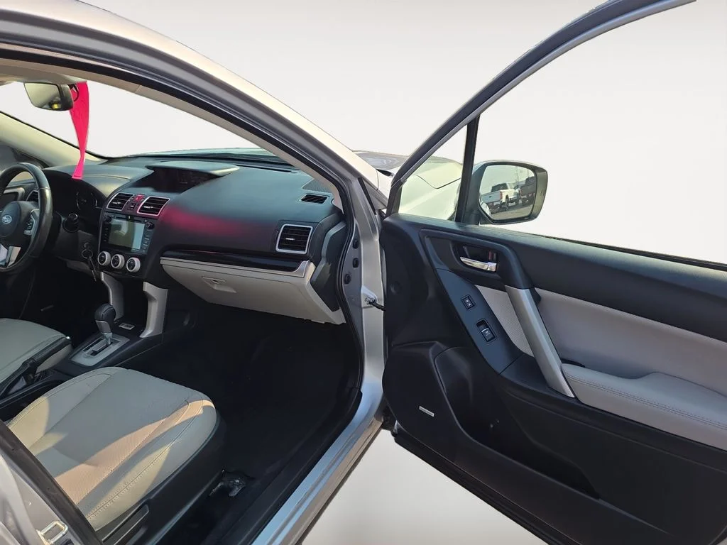 Used 2018 Ice Silver Metallic Subaru Limited image 9