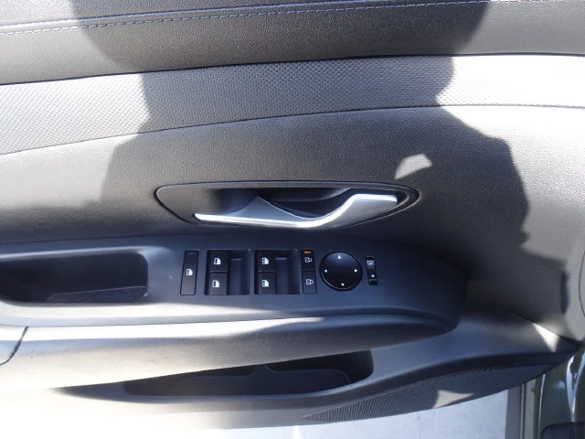 Used 2025 Green Hyundai SEL image 8