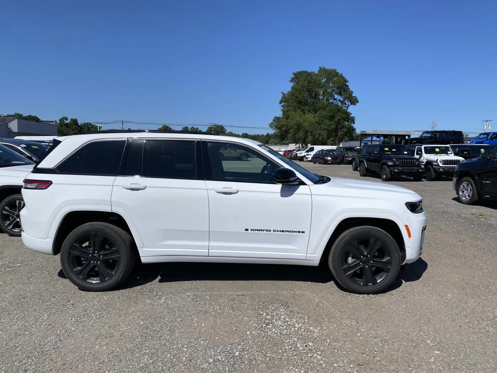New 2027 Bright White Clearcoat Jeep Limited Reserve image 2