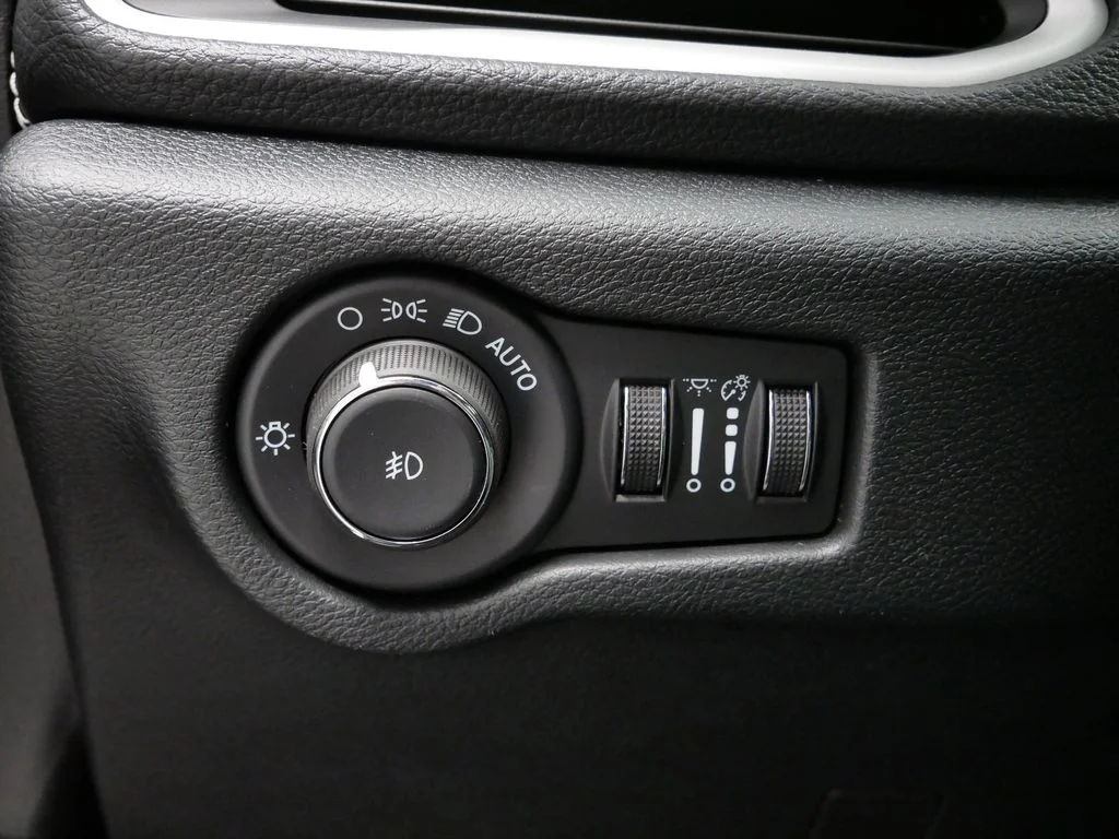 2026 Chrysler Pacifica Select - Photo 23