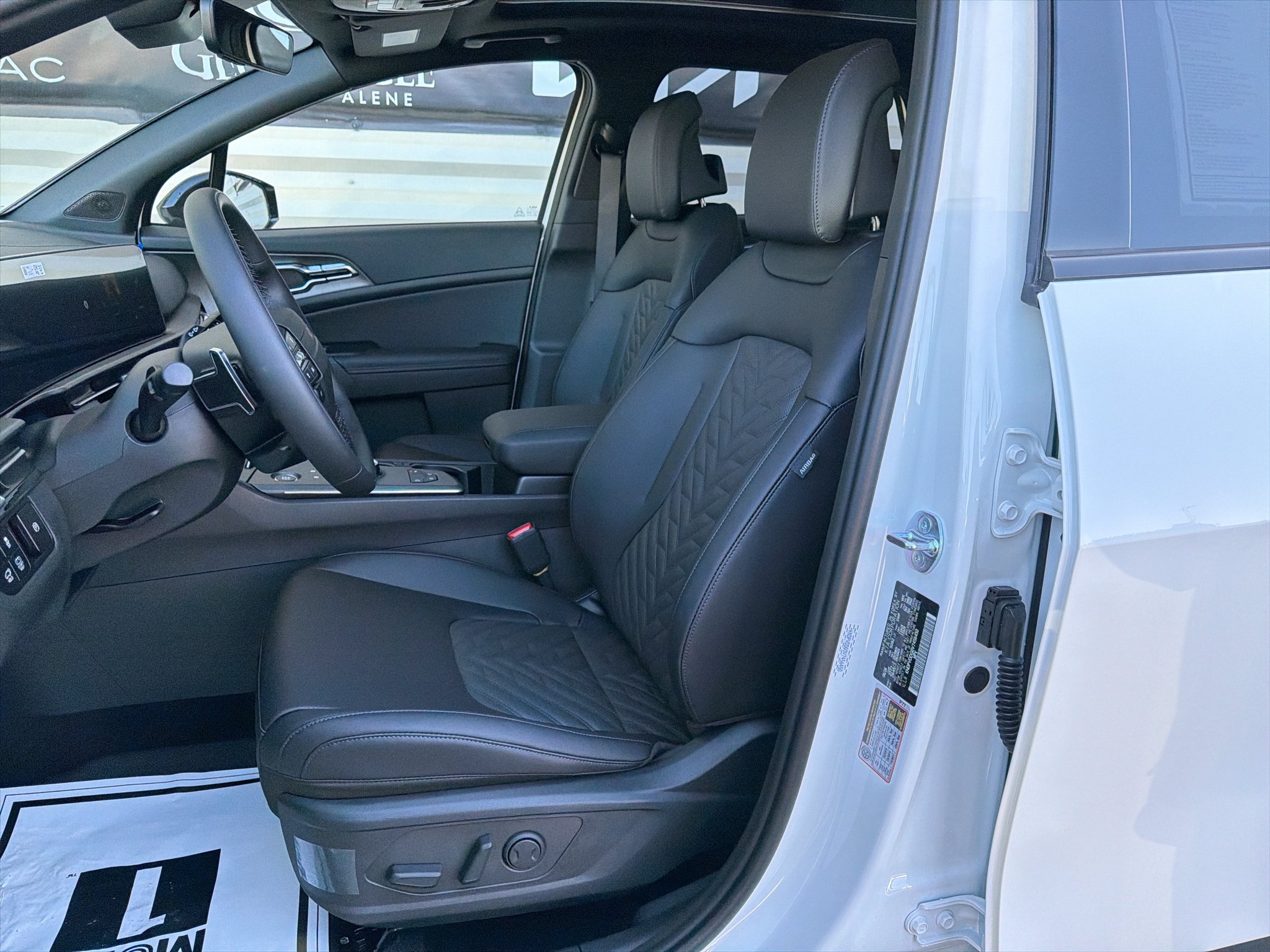 New 2027 Snow White Pearl Kia X-Line image 10