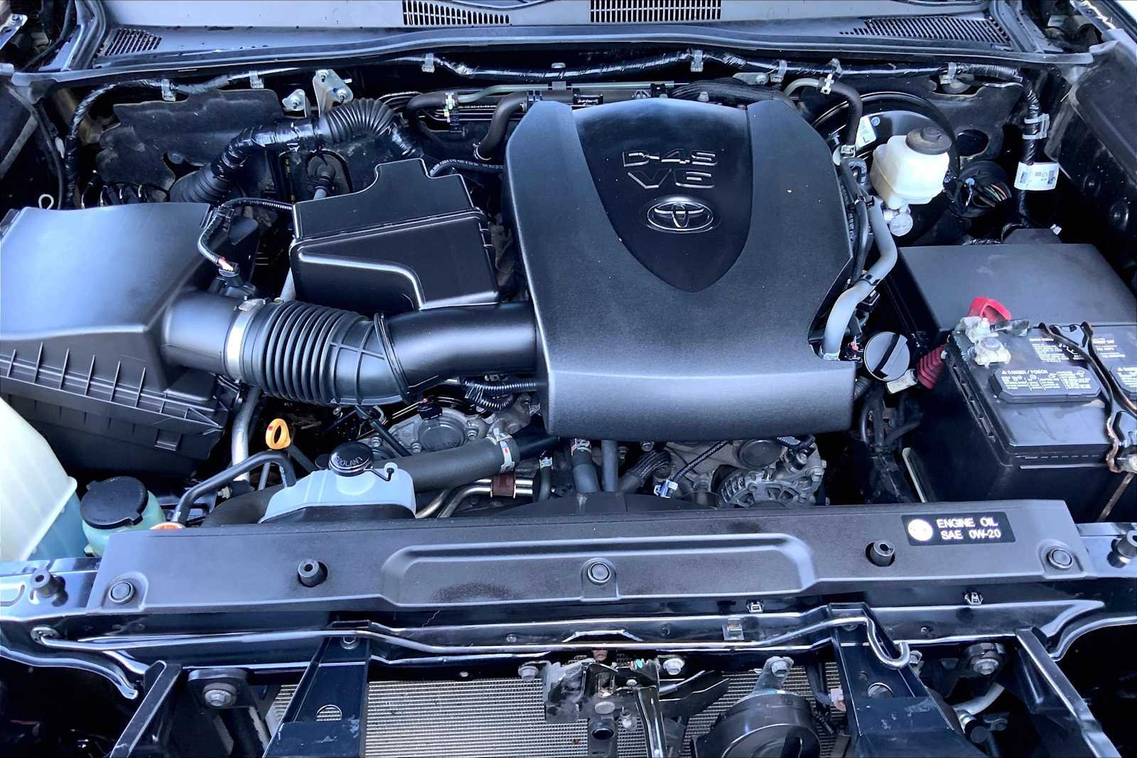 Used 2019 Midnight Black Metallic Toyota SR5 image 30