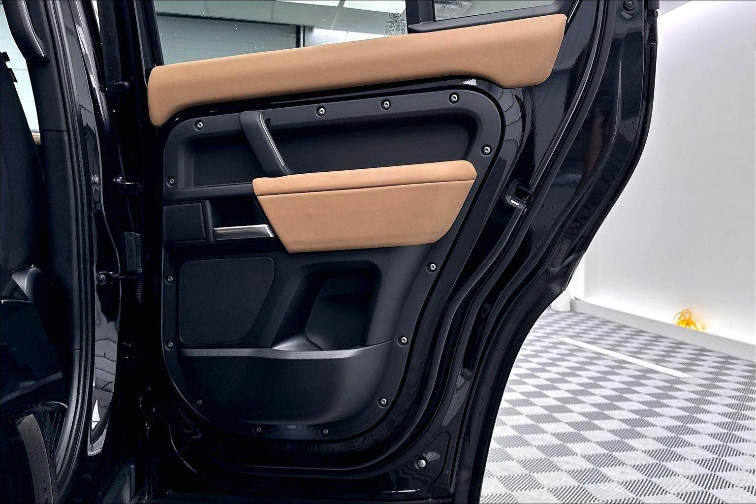 New 2026 Santorini Black Metallic Land Rover X image 31