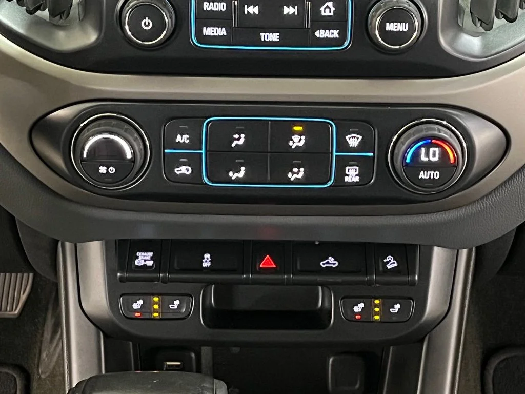 Used 2016 Silver Chevrolet Z71 image 21