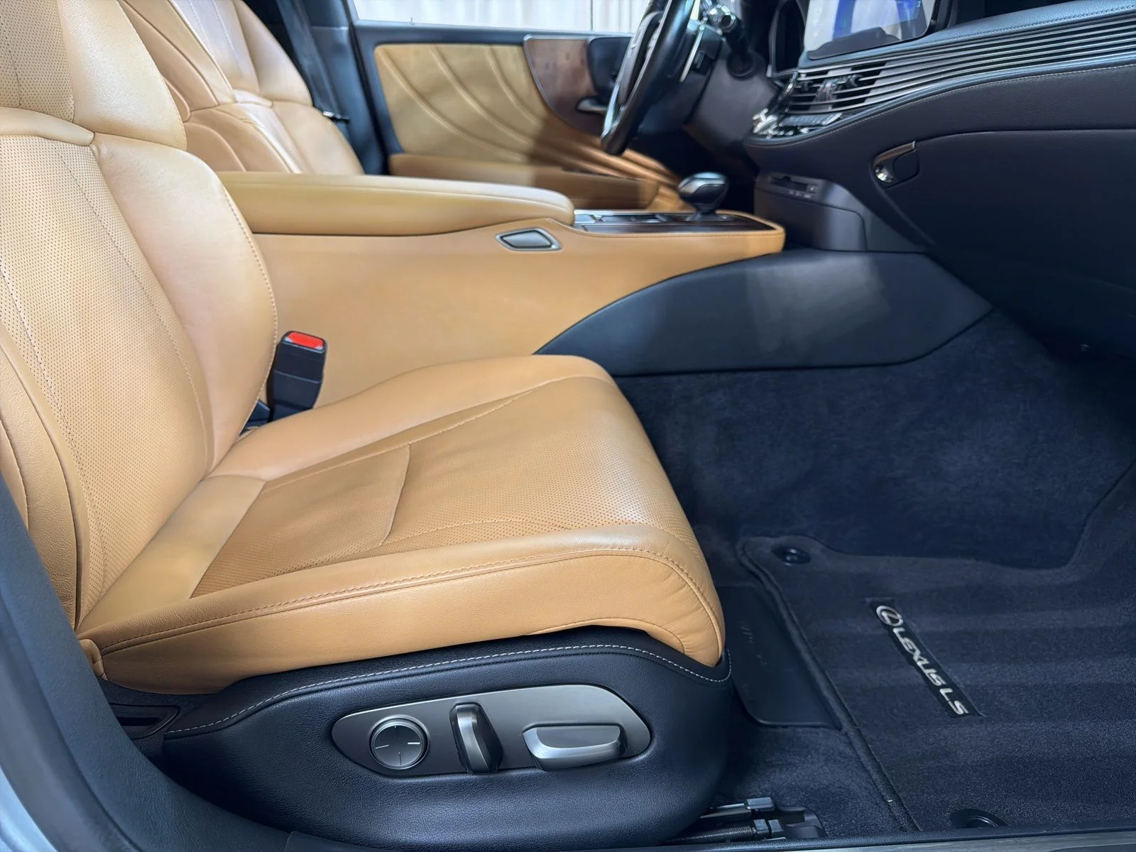 2021 Lexus LS Base - Photo 35
