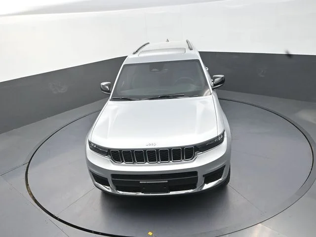 New 2026 Silver Zynith Exterior Paint Jeep Laredo image 12