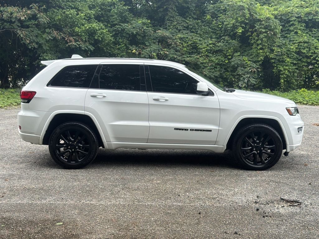 Used 2021 White Jeep Laredo X image 19