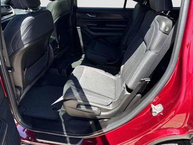New 2026 Velvet Red Pearl-Coat Exterior Paint Jeep Laredo X image 15