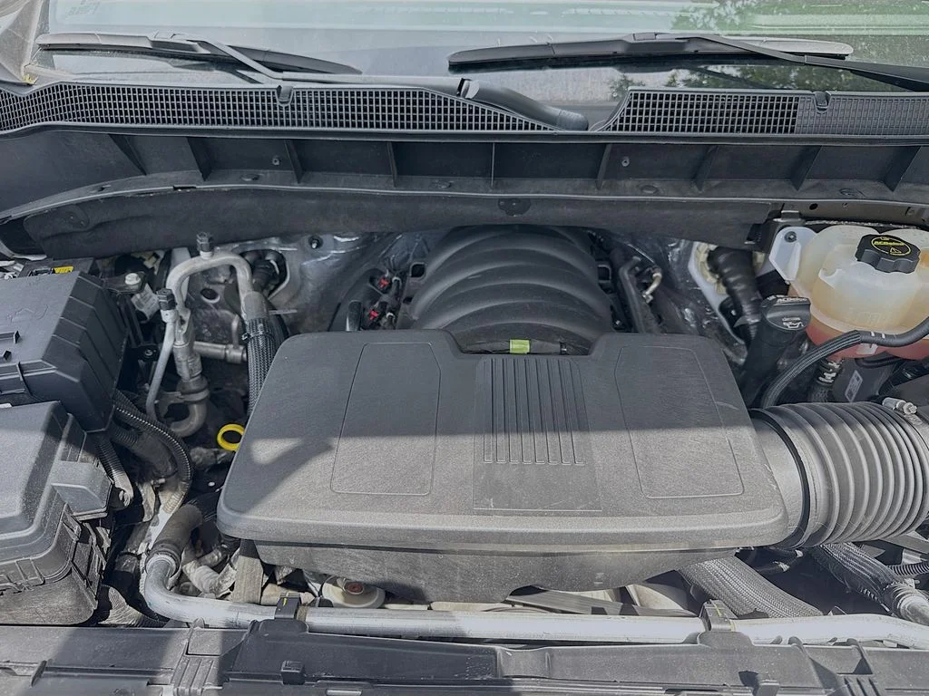 Used 2025 White Chevrolet LT image 31