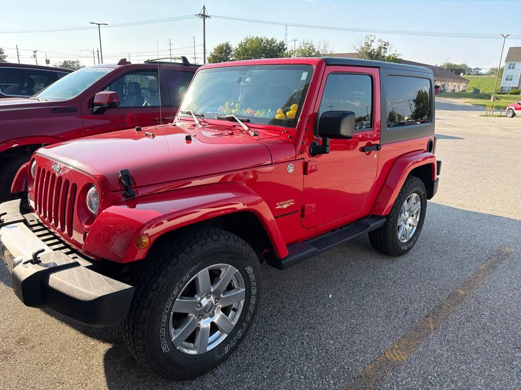 Used 2015 Red Jeep Sahara image 2