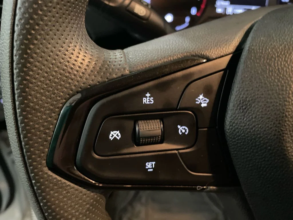 Used 2022 Summit White Chevrolet LT image 14