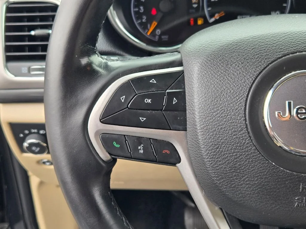 Certified Used 2022 Black Jeep Laredo E image 27