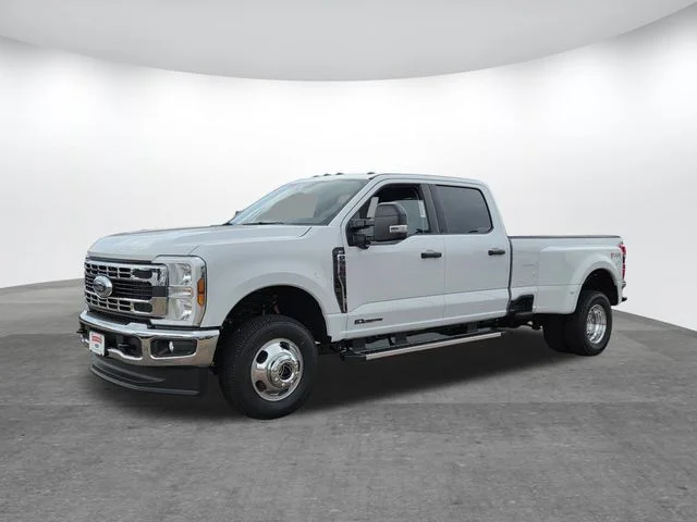 New 2026 Oxford White Ford F-350® XLT image 4