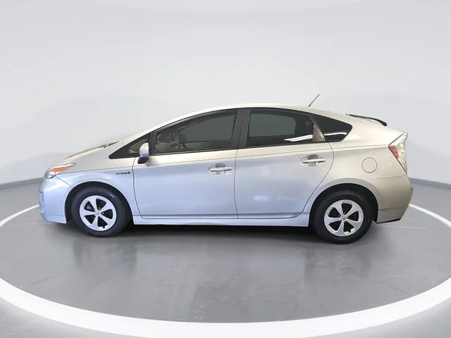 Used 2015 Silver Toyota Three image 6