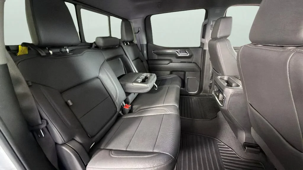 Used 2024 Summit White Chevrolet LTZ image 30