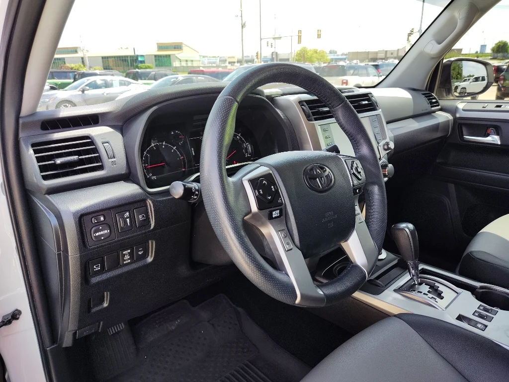 Used 2022 White Toyota SR5 Premium image 9