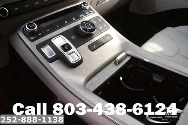 Used 2025 Black Hyundai SEL image 21