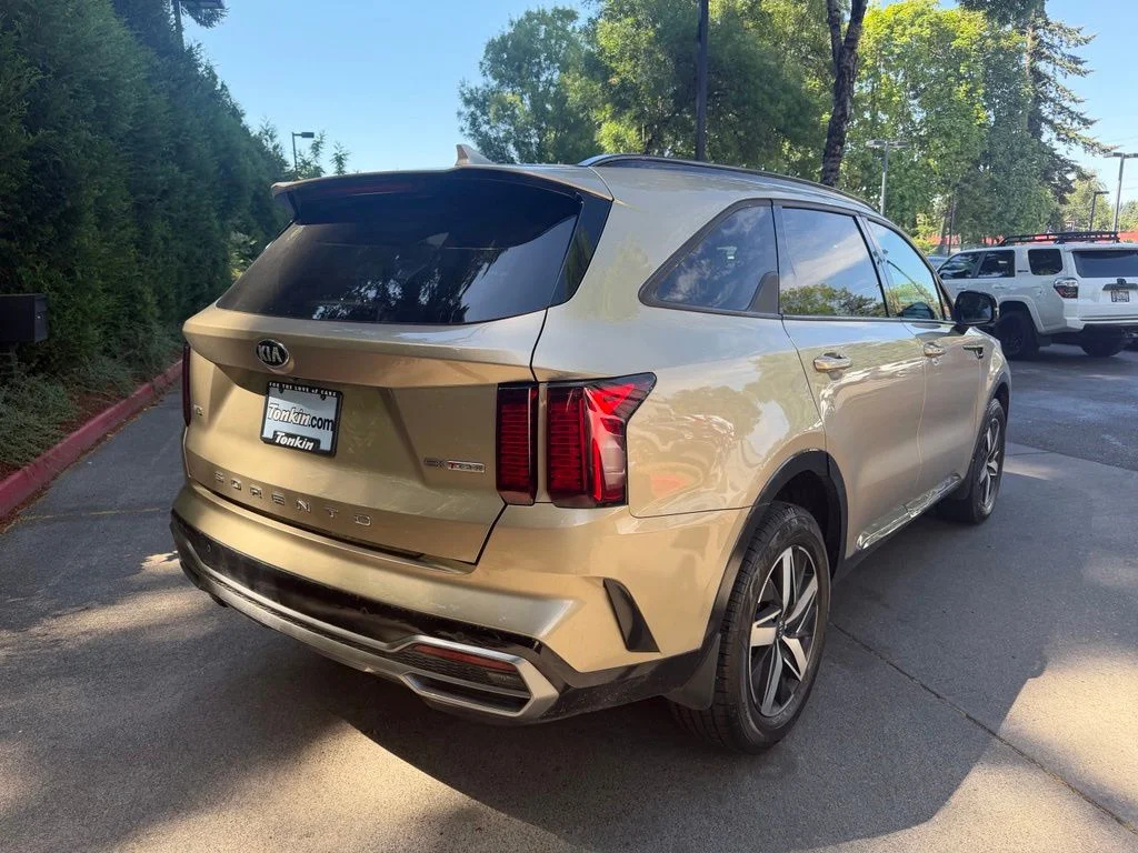 Used 2021 Crystal Beige Kia EX image 4