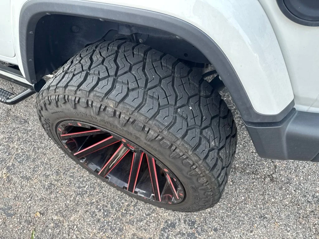 Used 2020 White/off-white Jeep Unlimited Sahara image 5