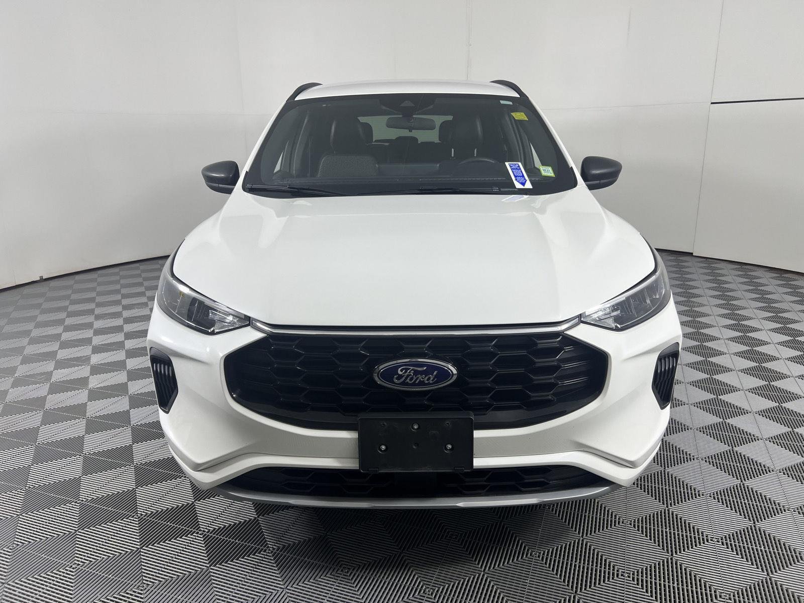 Used 2023 Star White Metallic Tri-Coat Ford ST-Line image 8