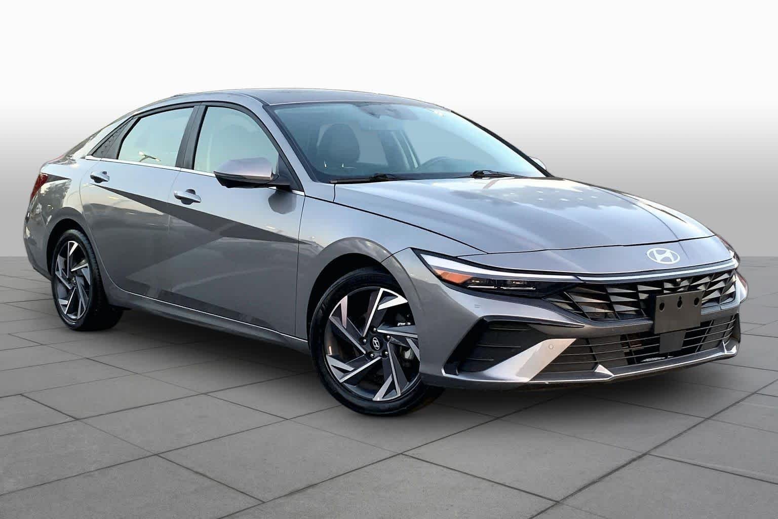 Used 2024 Fluid Metal Hyundai Limited image 3