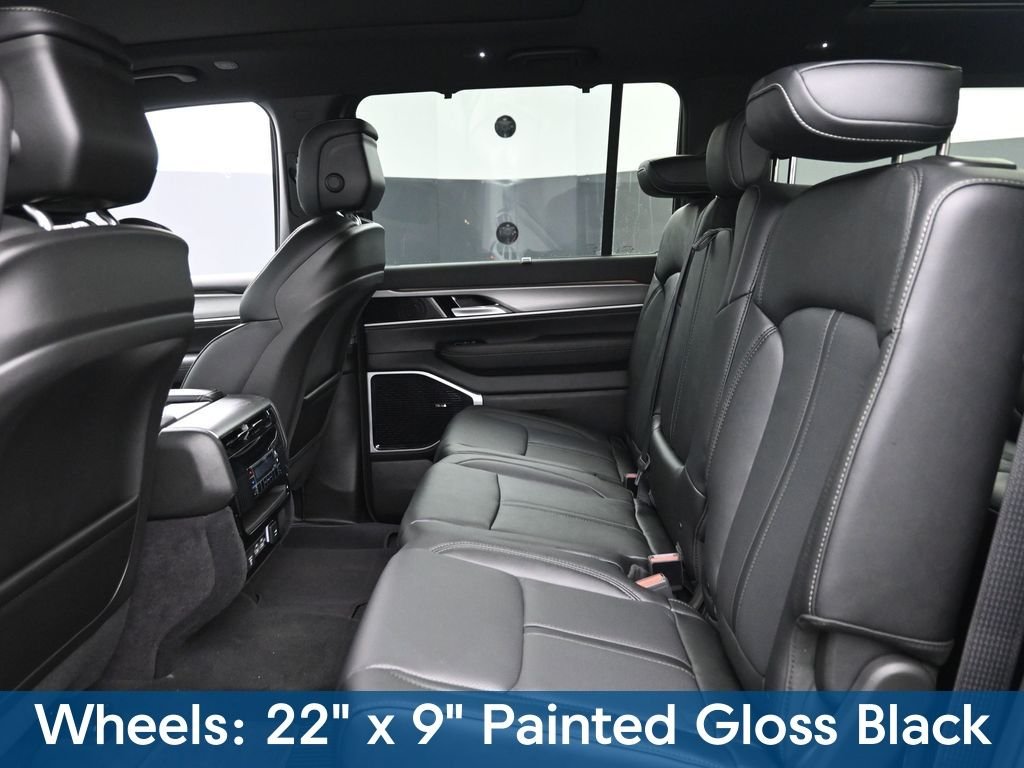 New 2026 Silver-Zynith Exterior Paint Jeep Limited Reserve image 15